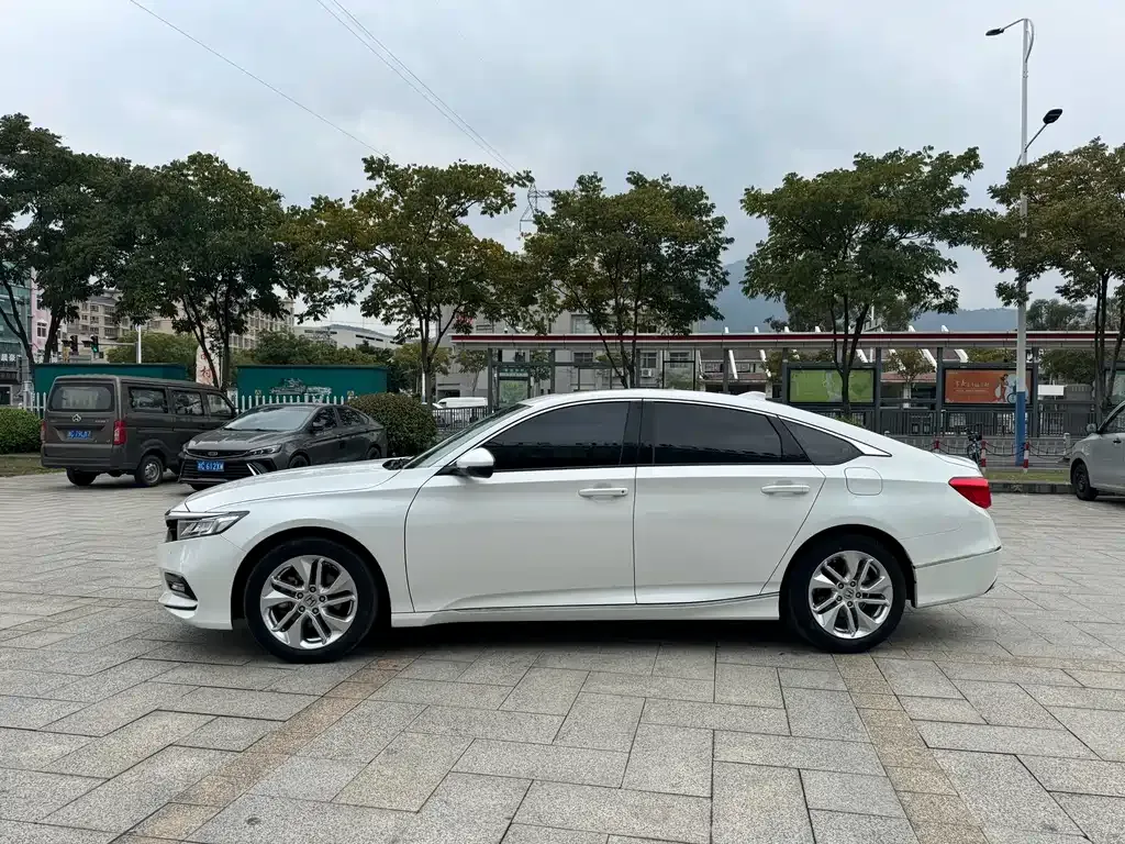 Honda Accord — фото 3