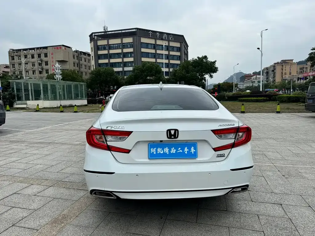 Honda Accord — фото 5