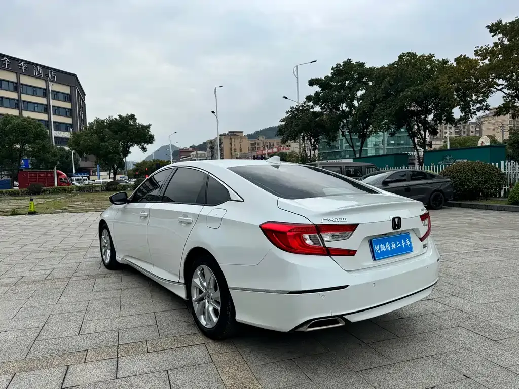 Honda Accord — фото 7