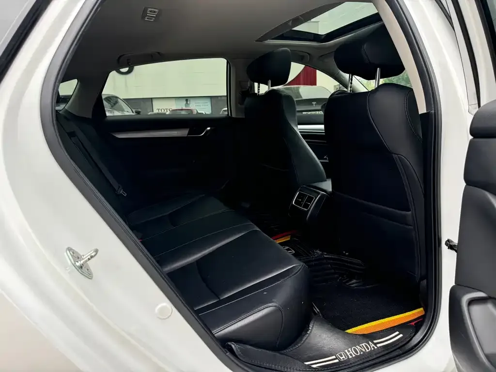 Honda Accord — фото 8