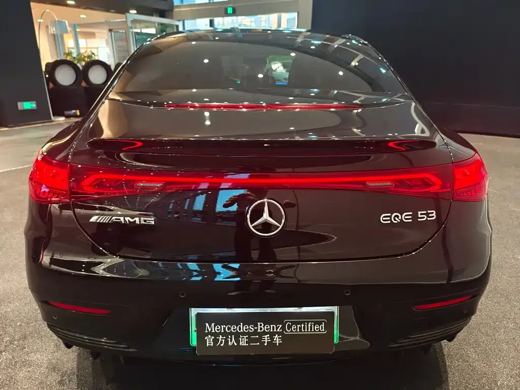 Mercedes-Benz EQE AMG — фото 10