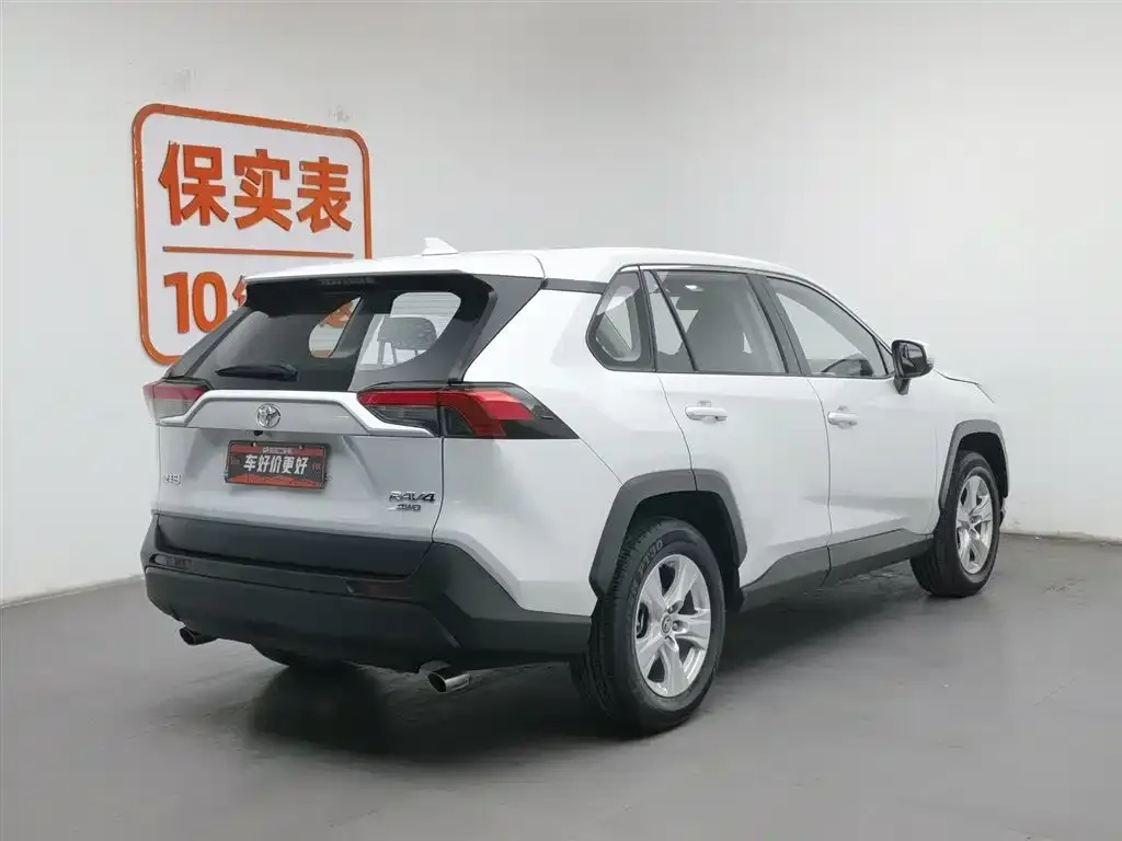 Toyota RAV4 — фото 2
