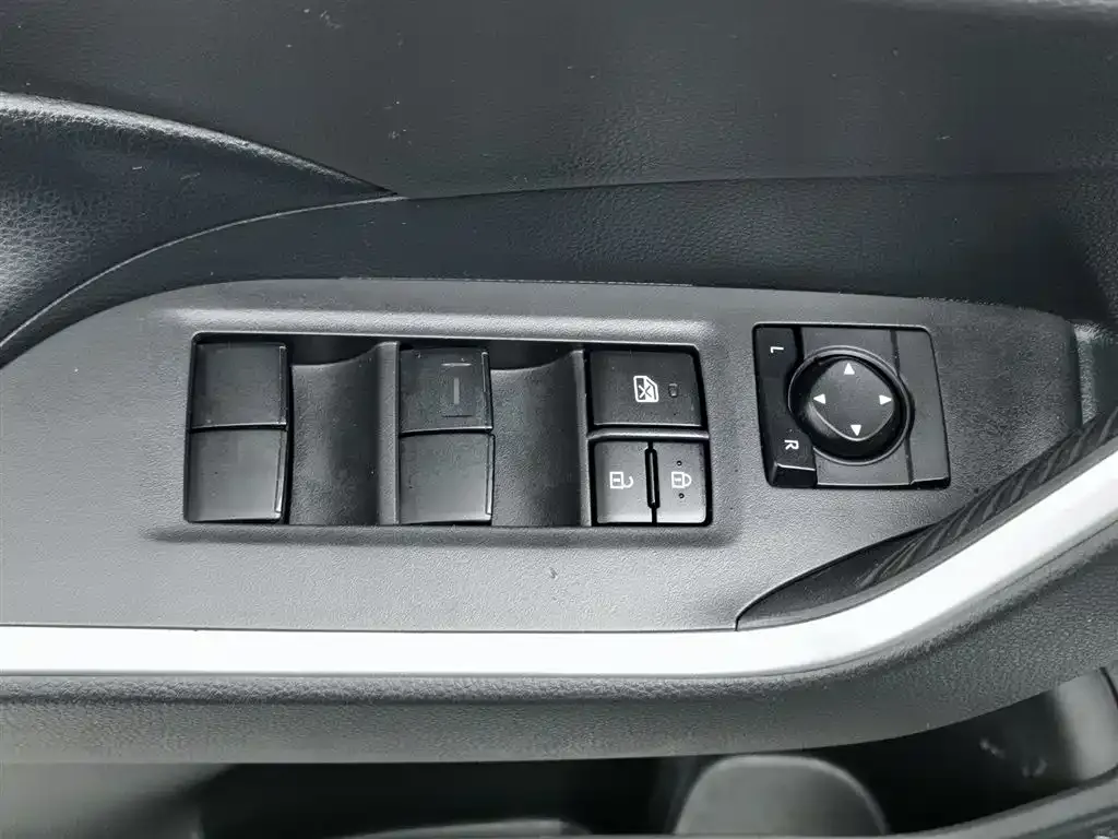 Toyota RAV4 — фото 9