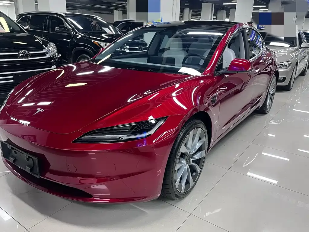 Tesla Model 3 — фото 1