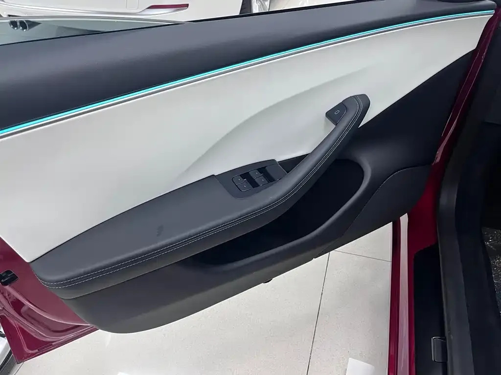 Tesla Model 3 — фото 2
