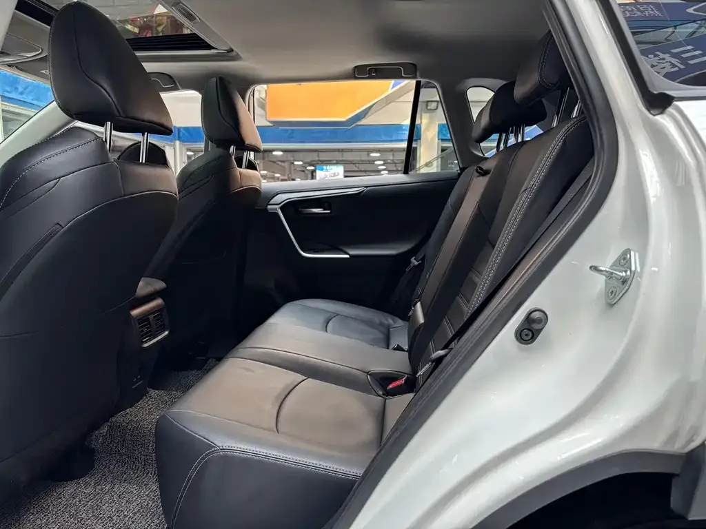 Toyota Wildlander — фото 10