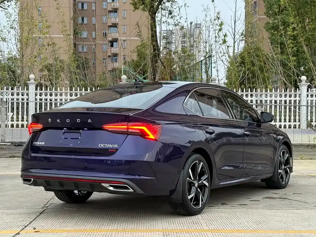 Skoda Octavia — фото 9