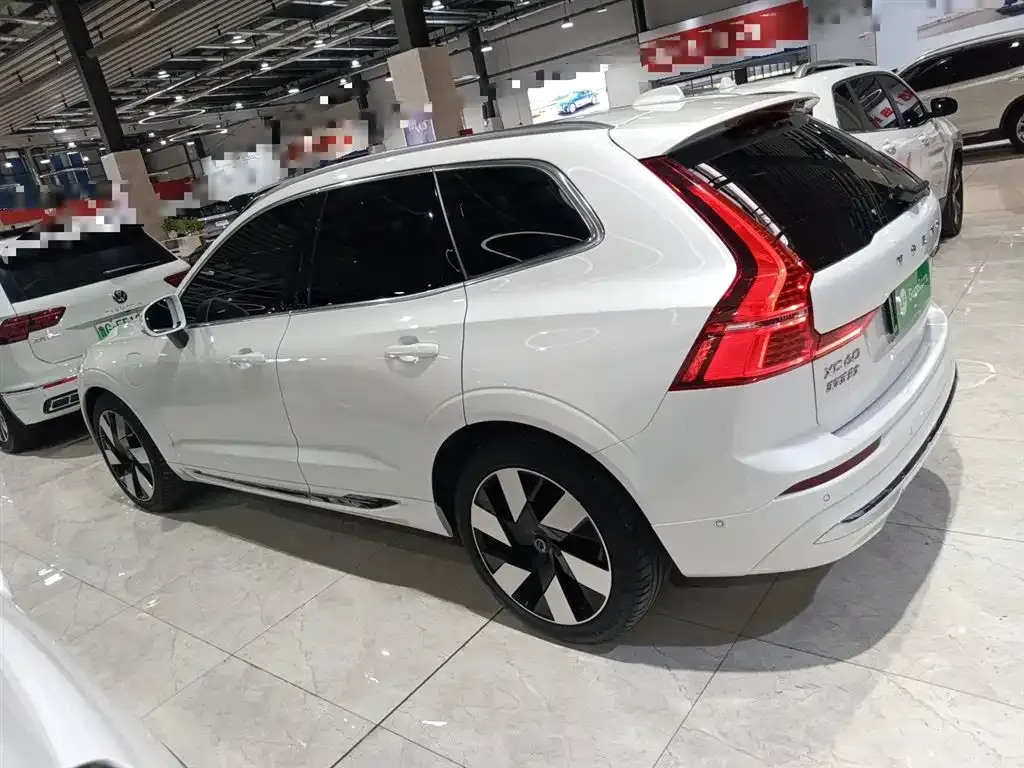 Volvo XC60 PHEV — фото 5