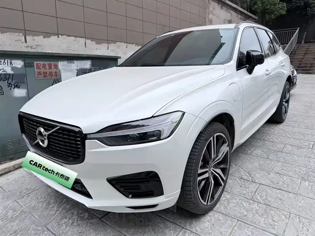 Volvo XC60 PHEV — фото 1