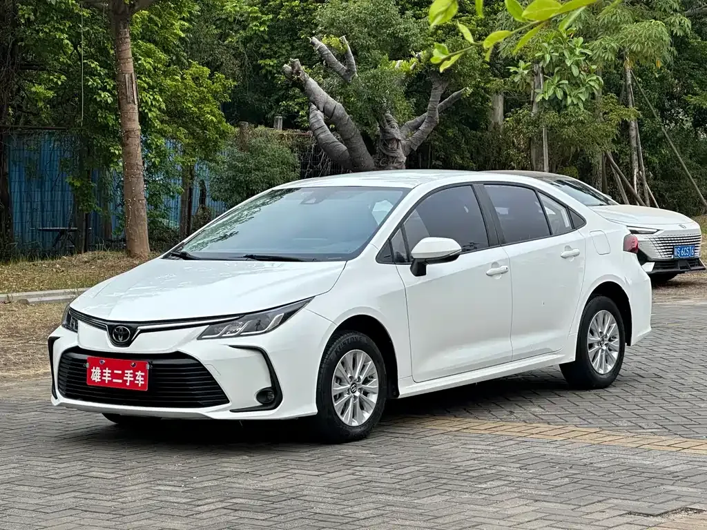 Toyota Corolla — фото 1