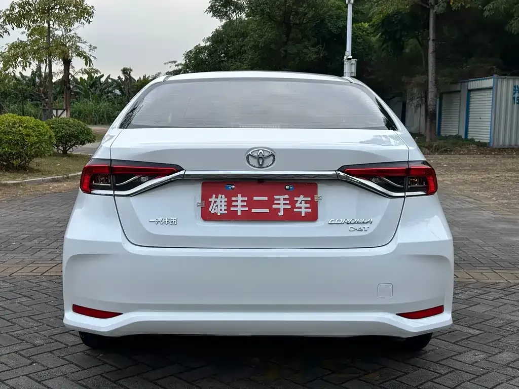 Toyota Corolla — фото 4