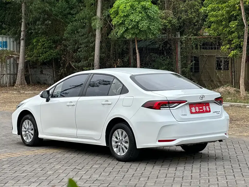 Toyota Corolla — фото 5
