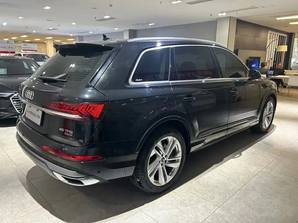 Audi Q7 — фото 4