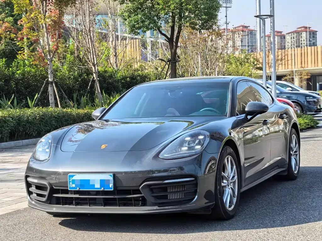 Porsche Panamera — фото 1