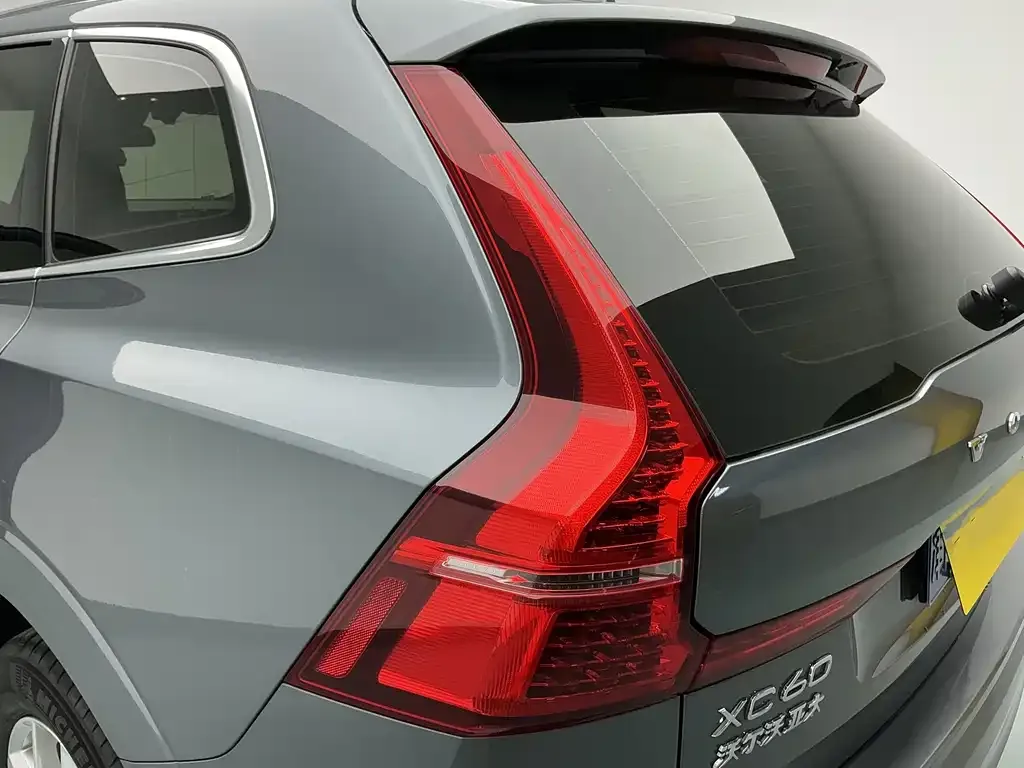 Volvo XC60 — фото 10