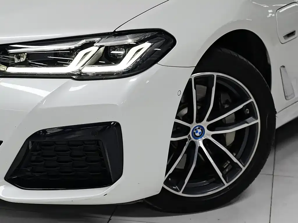 BMW 5 Series New Energy — фото 7