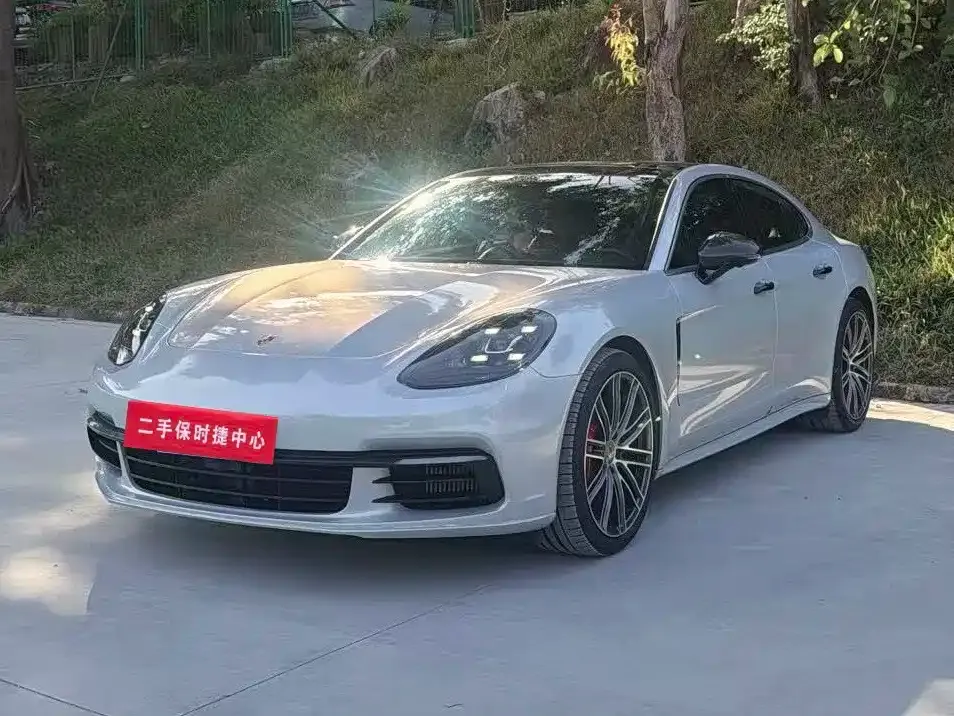Porsche Panamera — фото 1