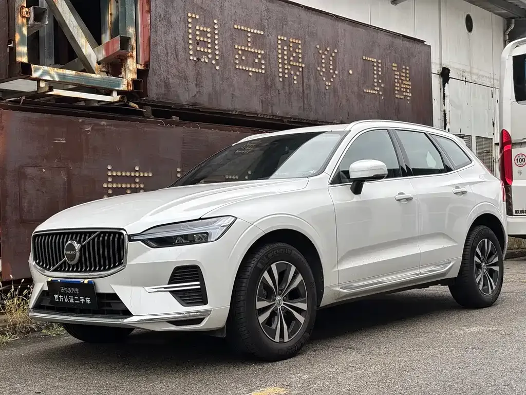 Volvo XC60 — фото 1