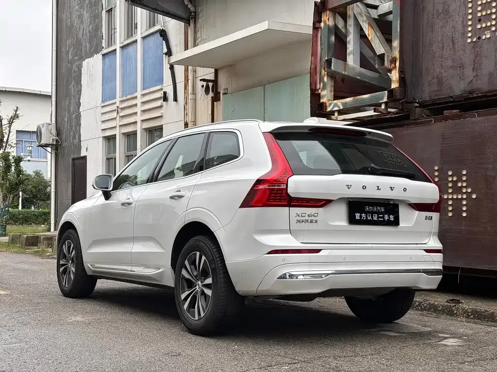 Volvo XC60 — фото 4