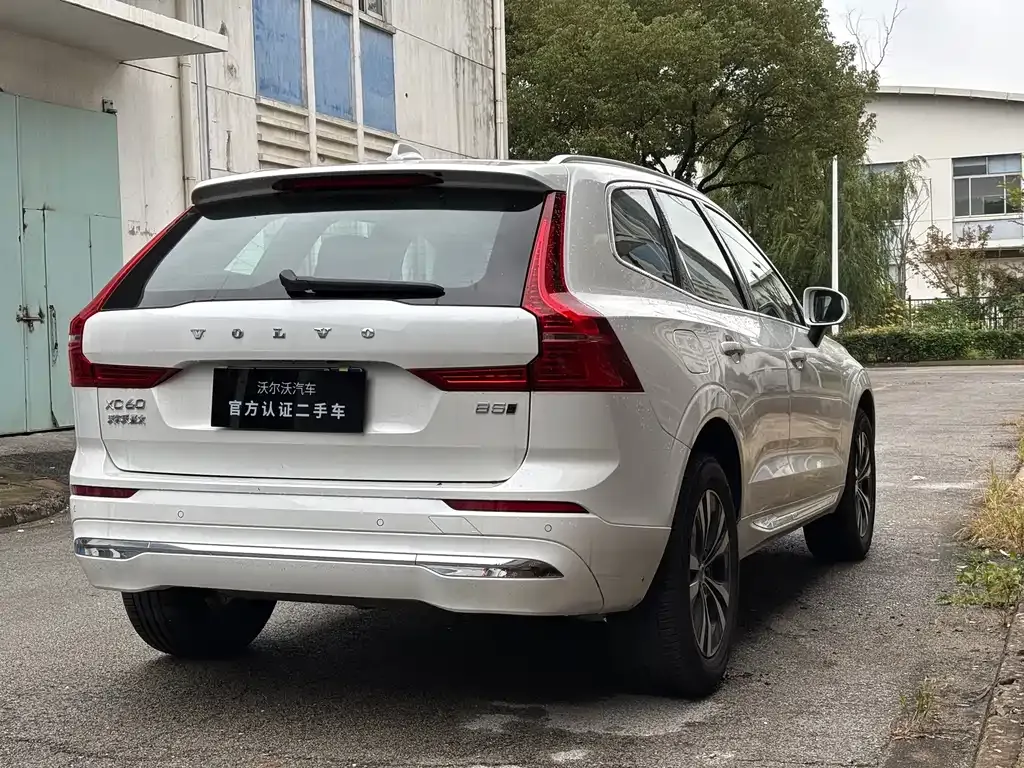 Volvo XC60 — фото 6