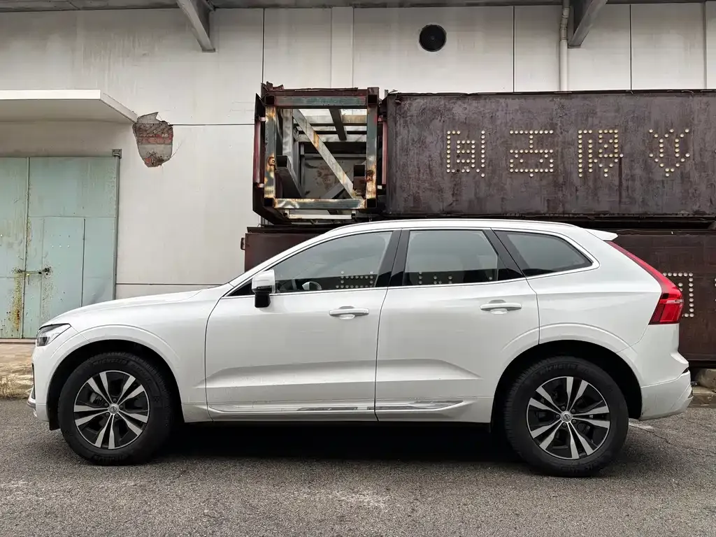 Volvo XC60 — фото 7