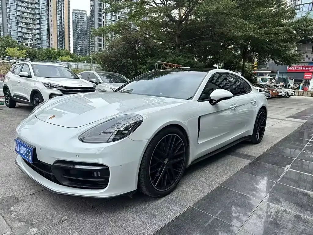 Porsche Panamera — фото 1