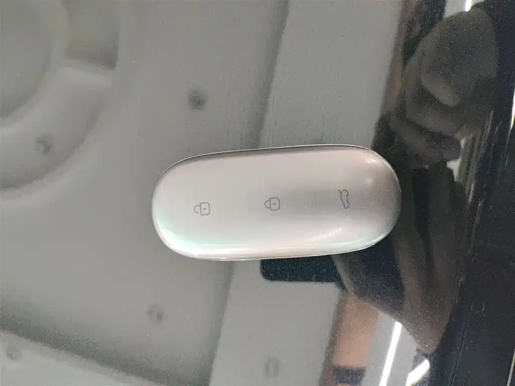 Li Auto L9 — фото 9