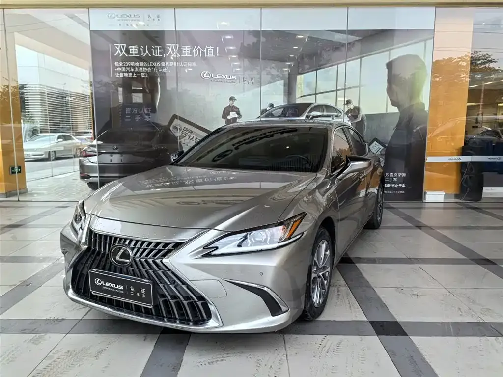 Lexus ES — фото 1