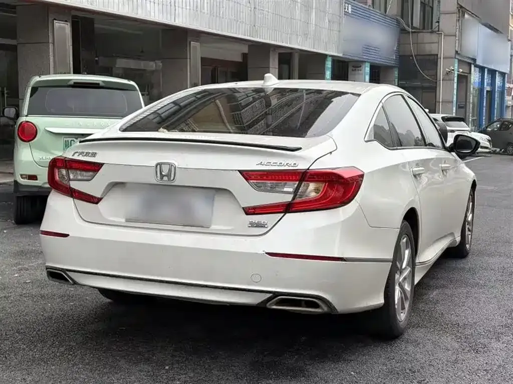 Honda Accord — фото 10