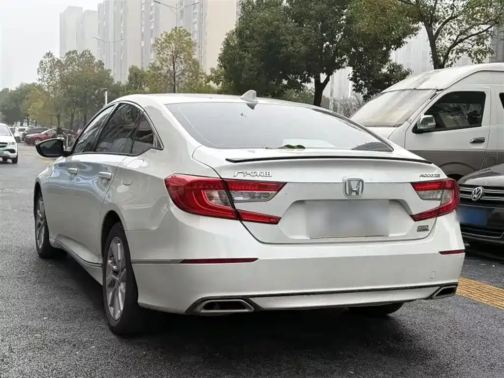 Honda Accord — фото 8