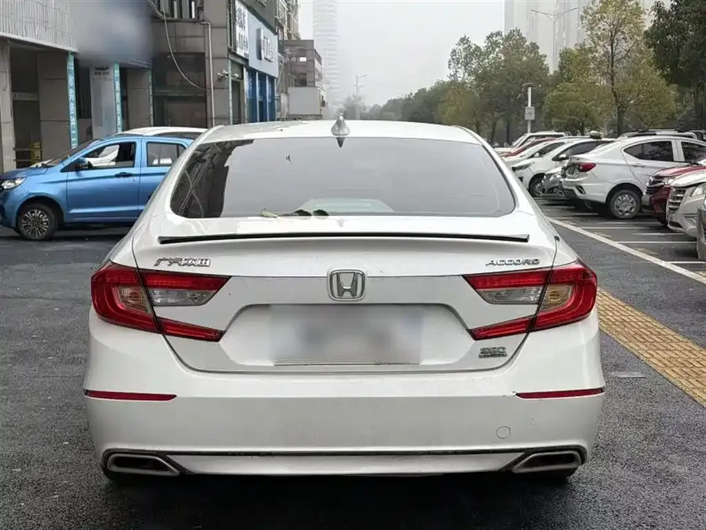 Honda Accord — фото 9