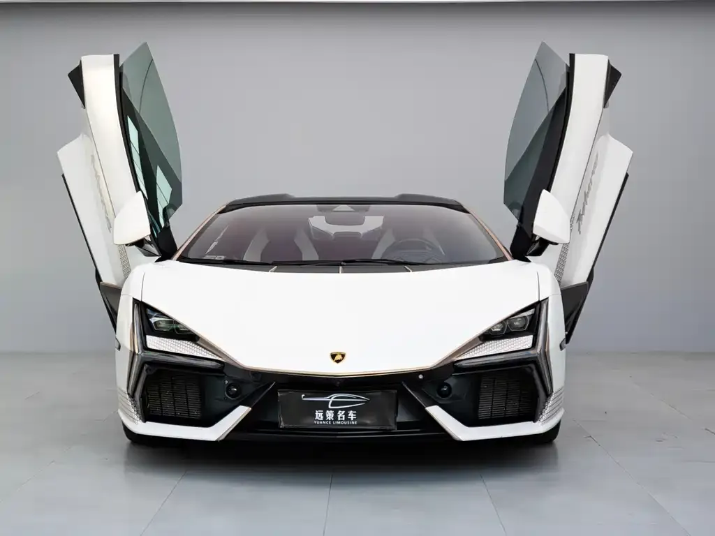 Lamborghini Revuelto — фото 1
