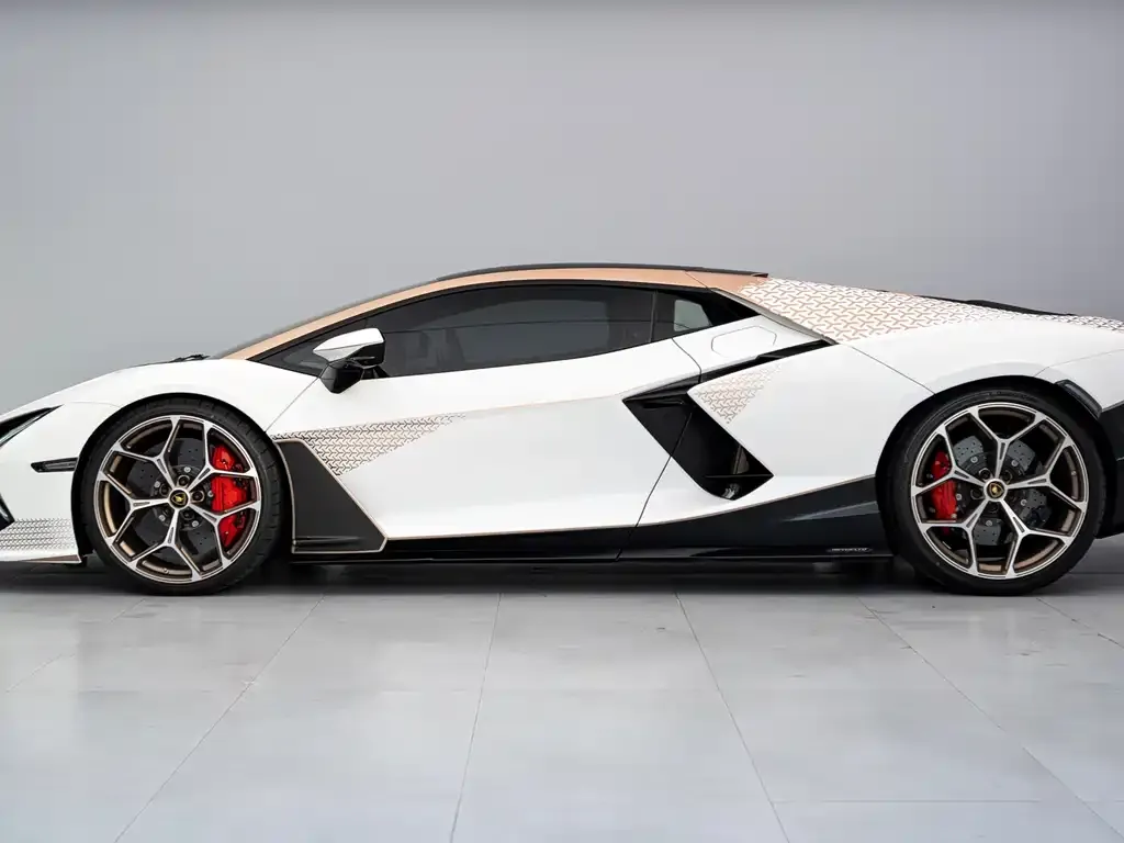 Lamborghini Revuelto — фото 6