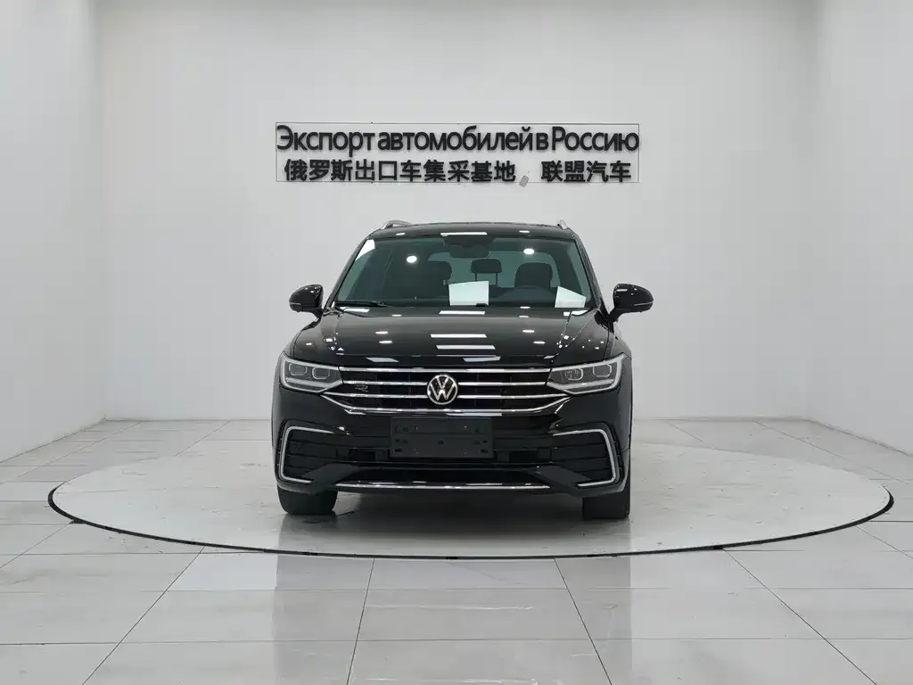 Volkswagen Tiguan L — фото 2