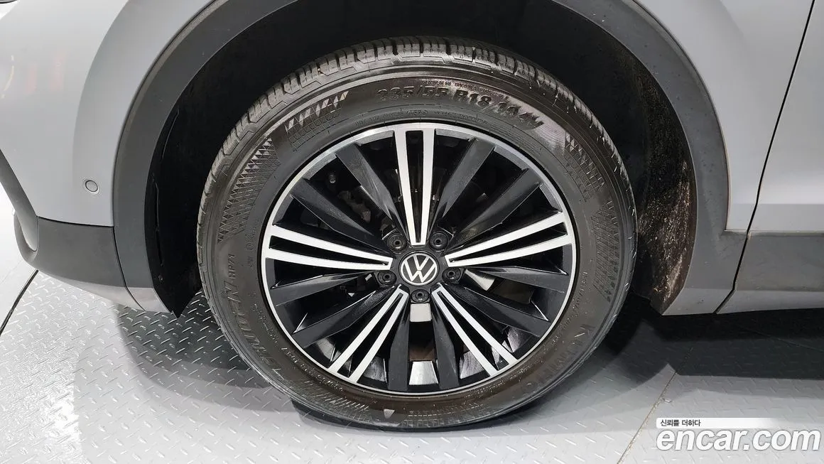 Volkswagen Tiguan — фото 5