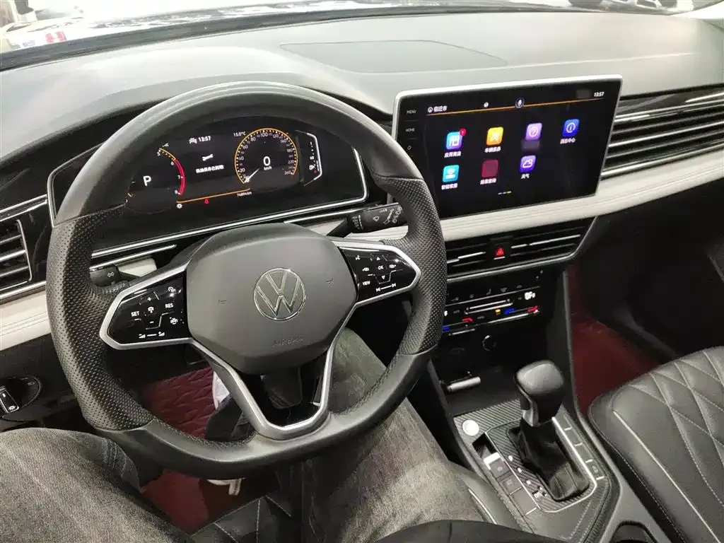 Volkswagen Tiguan L — фото 10