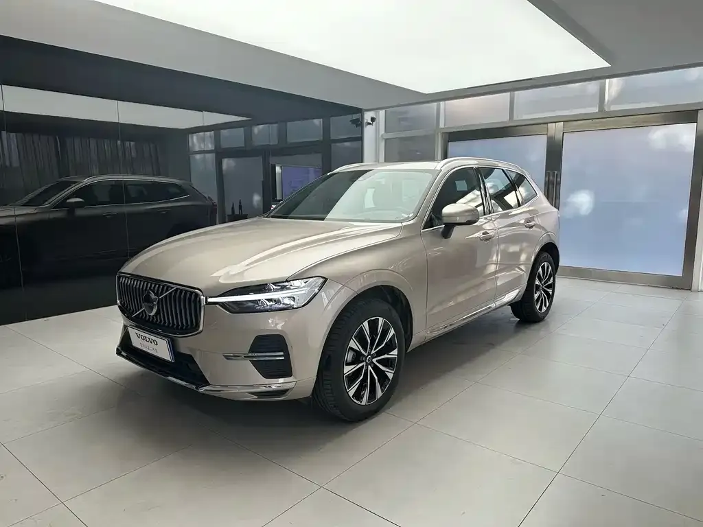 Volvo XC60 — фото 1