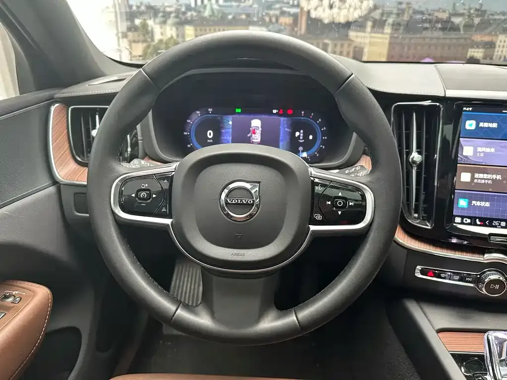 Volvo XC60 — фото 4