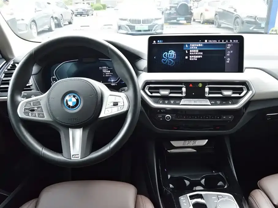 BMW iX3 — фото 9
