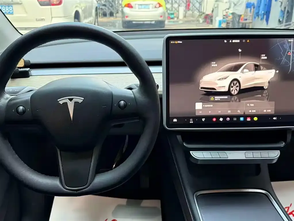Tesla Model Y — фото 9