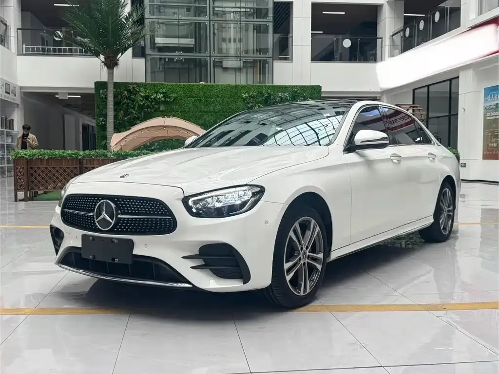 Mercedes-Benz E-Class — фото 1