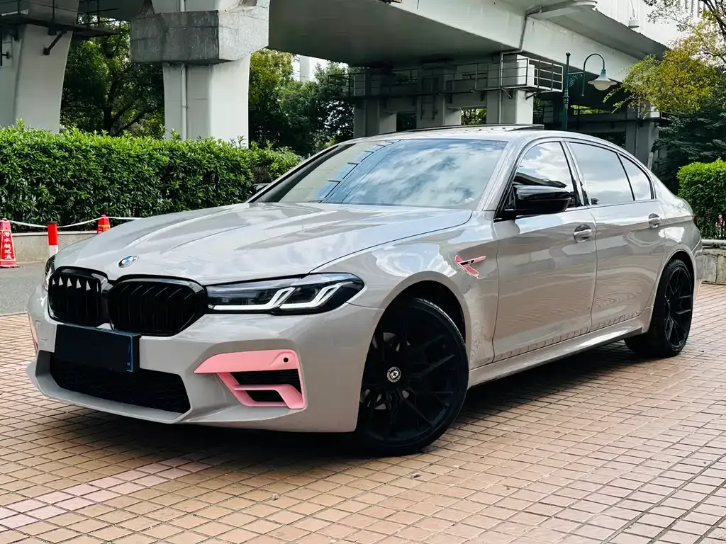 BMW 5 Series — фото 1