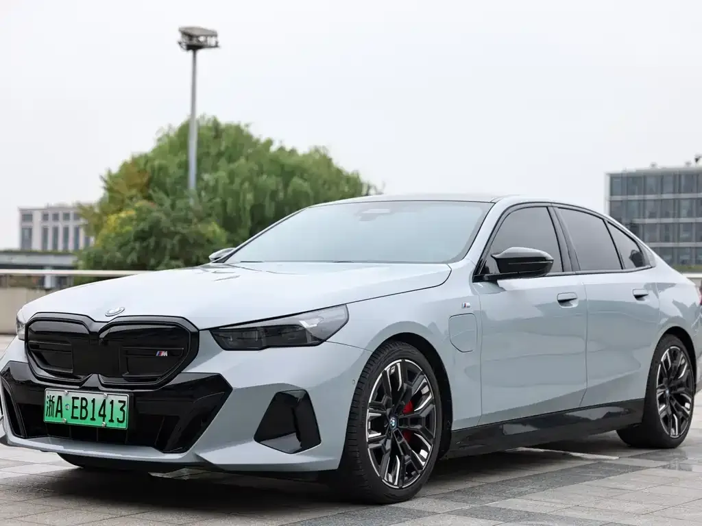 BMW i5 M60 — фото 1