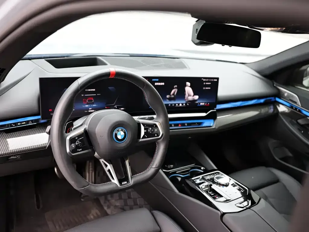 BMW i5 M60 — фото 10