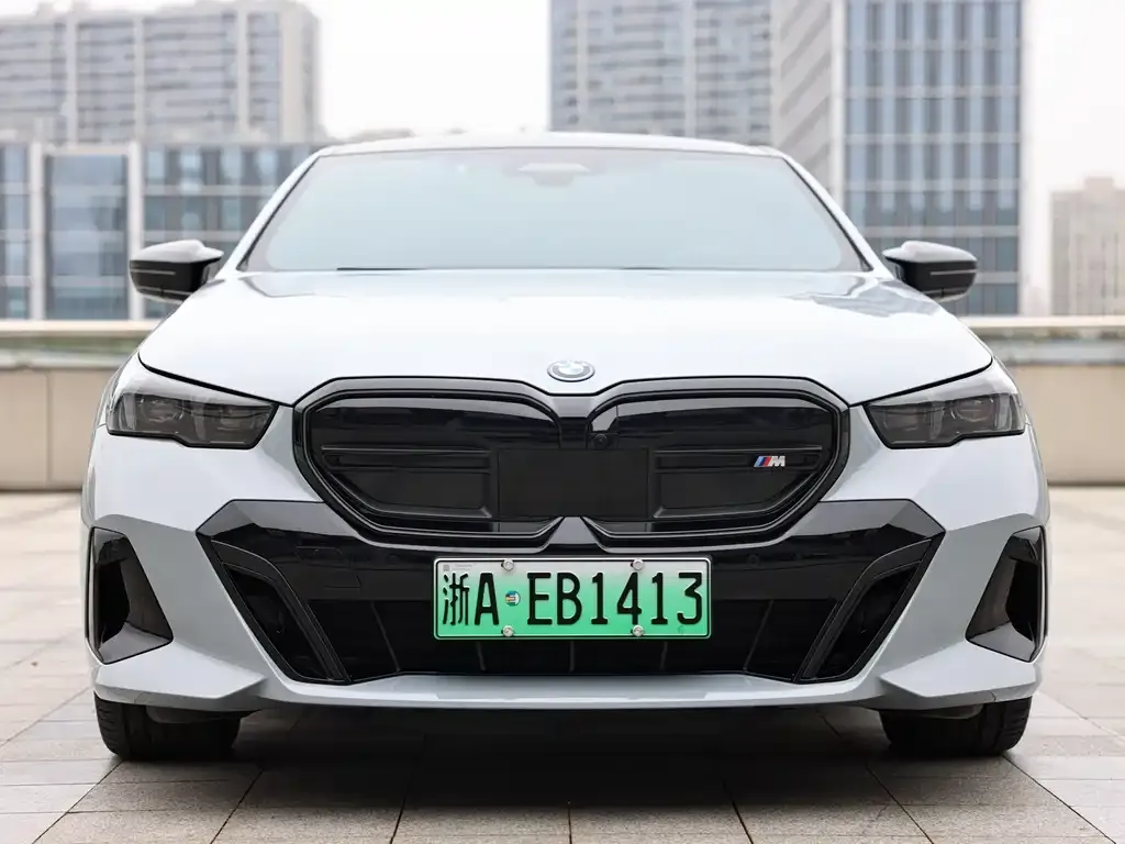 BMW i5 M60 — фото 3