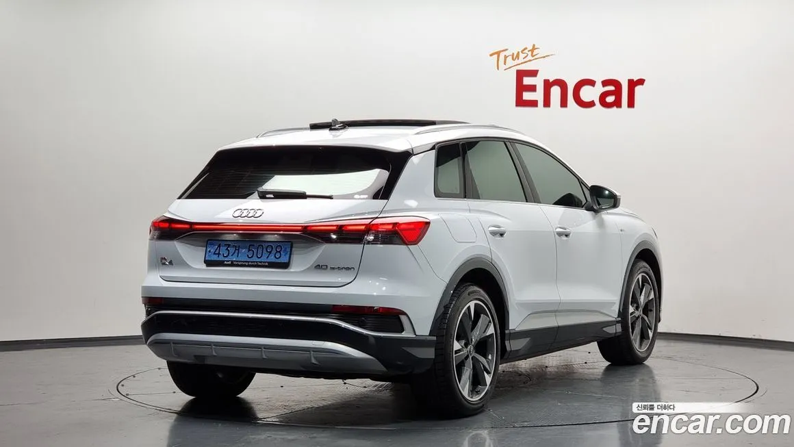 Audi Q4 e-tron — фото 2