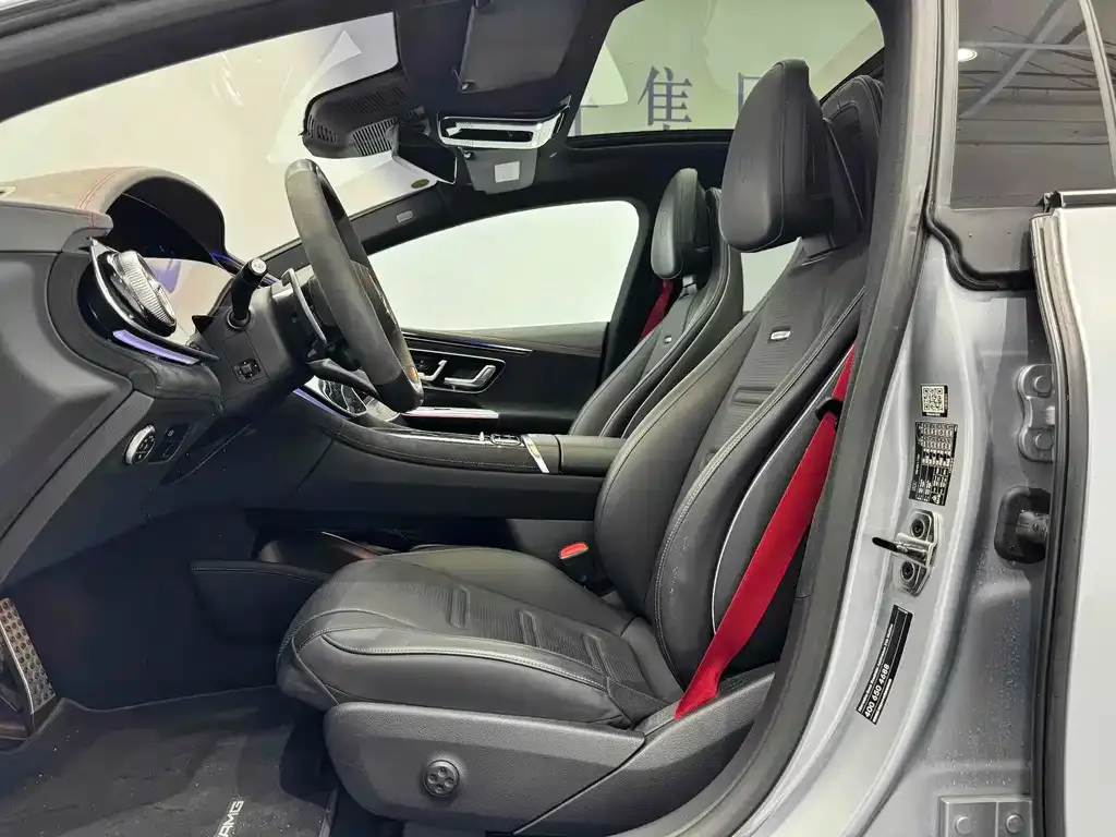 Mercedes-Benz EQE AMG — фото 10