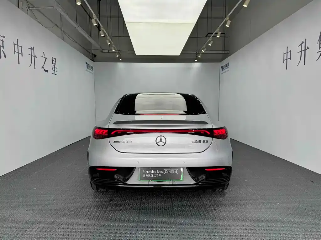 Mercedes-Benz EQE AMG — фото 3