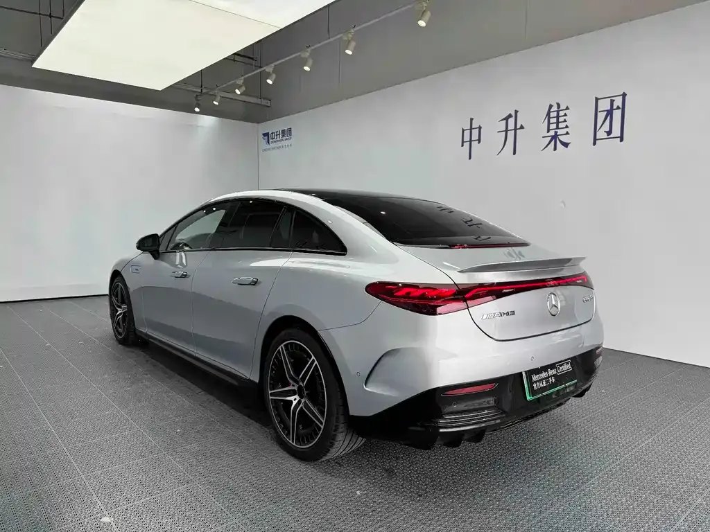 Mercedes-Benz EQE AMG — фото 4