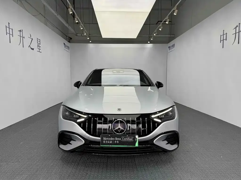 Mercedes-Benz EQE AMG — фото 9
